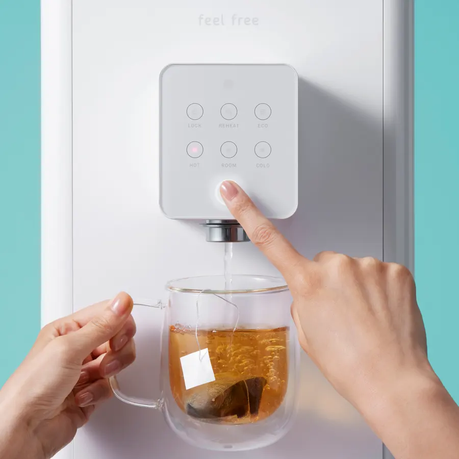 温水でお茶をいれる